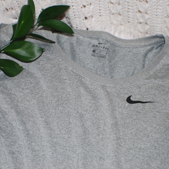 Nike Grey Training Top - Picture 1 of 5